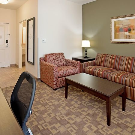 Holiday Inn Express & Suites North Topeka Dalaman gambar