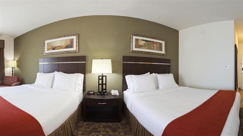 Holiday Inn Express & Suites North Topeka Luaran gambar