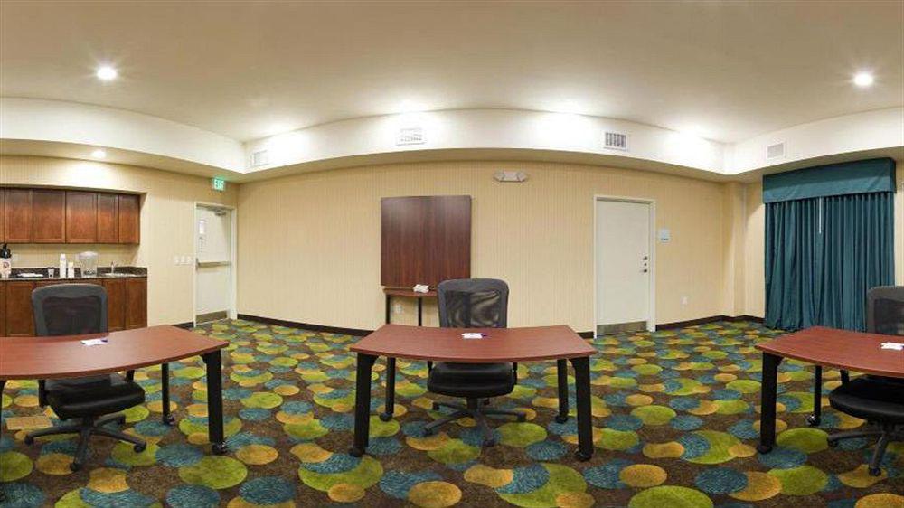 Holiday Inn Express & Suites North Topeka Luaran gambar