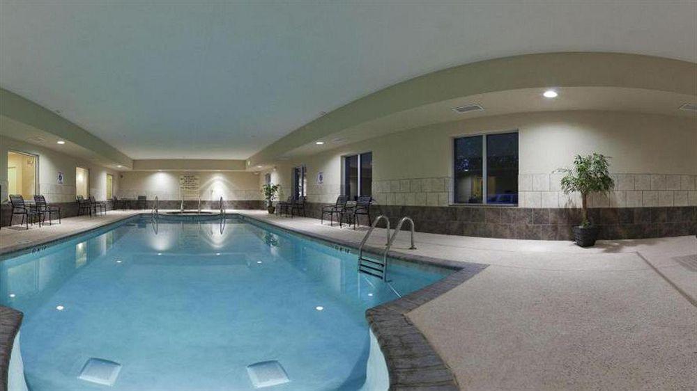 Holiday Inn Express & Suites North Topeka Luaran gambar