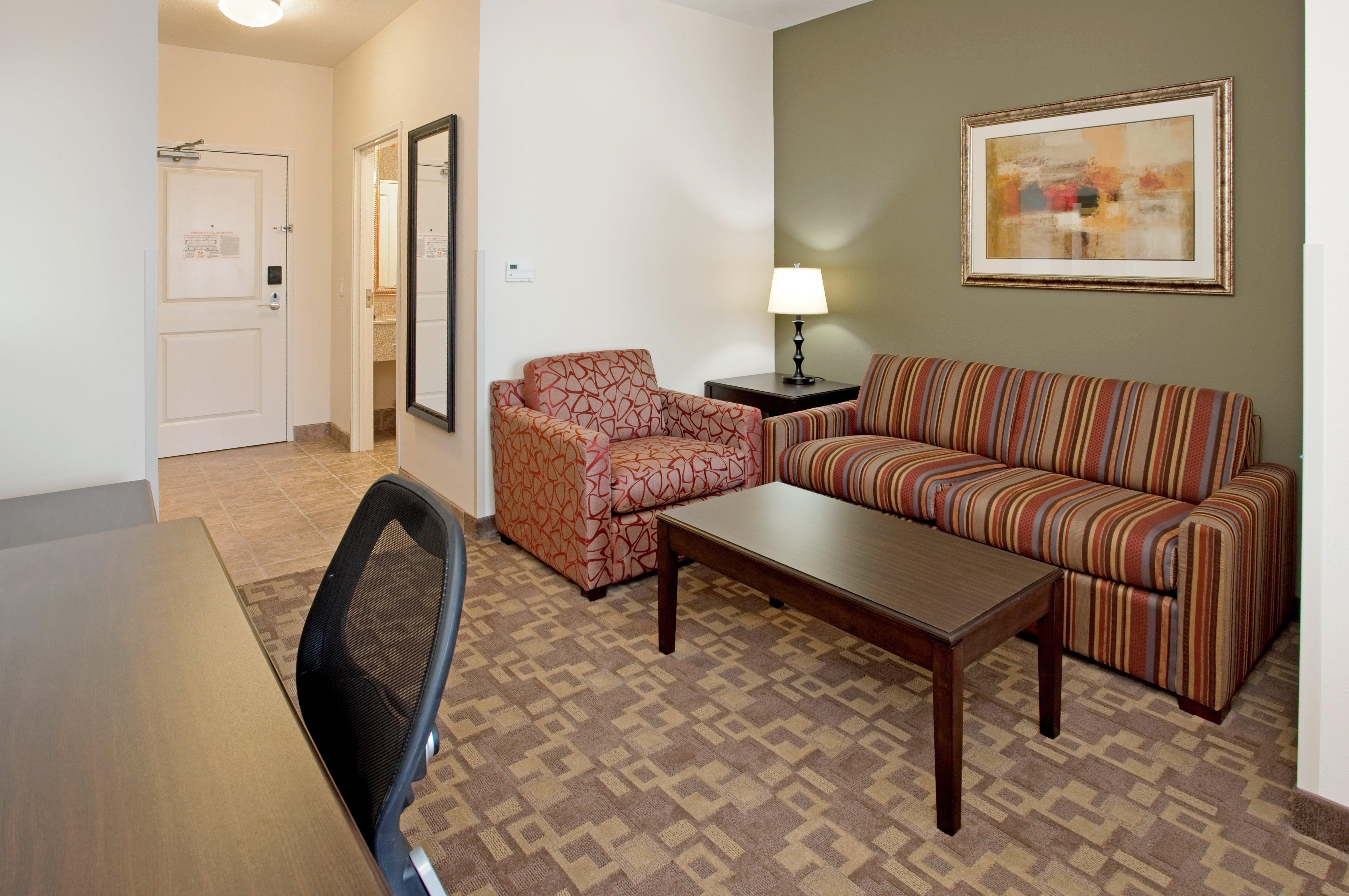 Holiday Inn Express & Suites North Topeka Dalaman gambar
