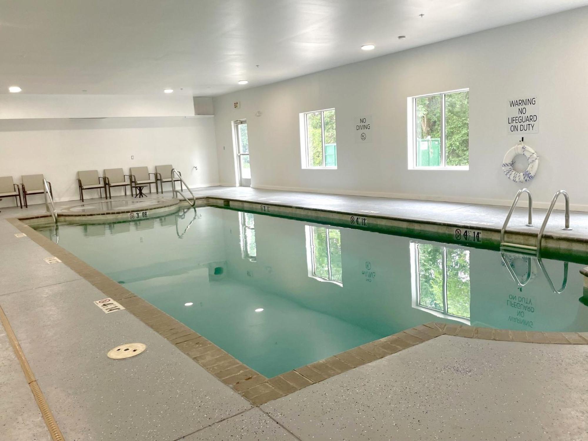 Holiday Inn Express & Suites North Topeka Luaran gambar