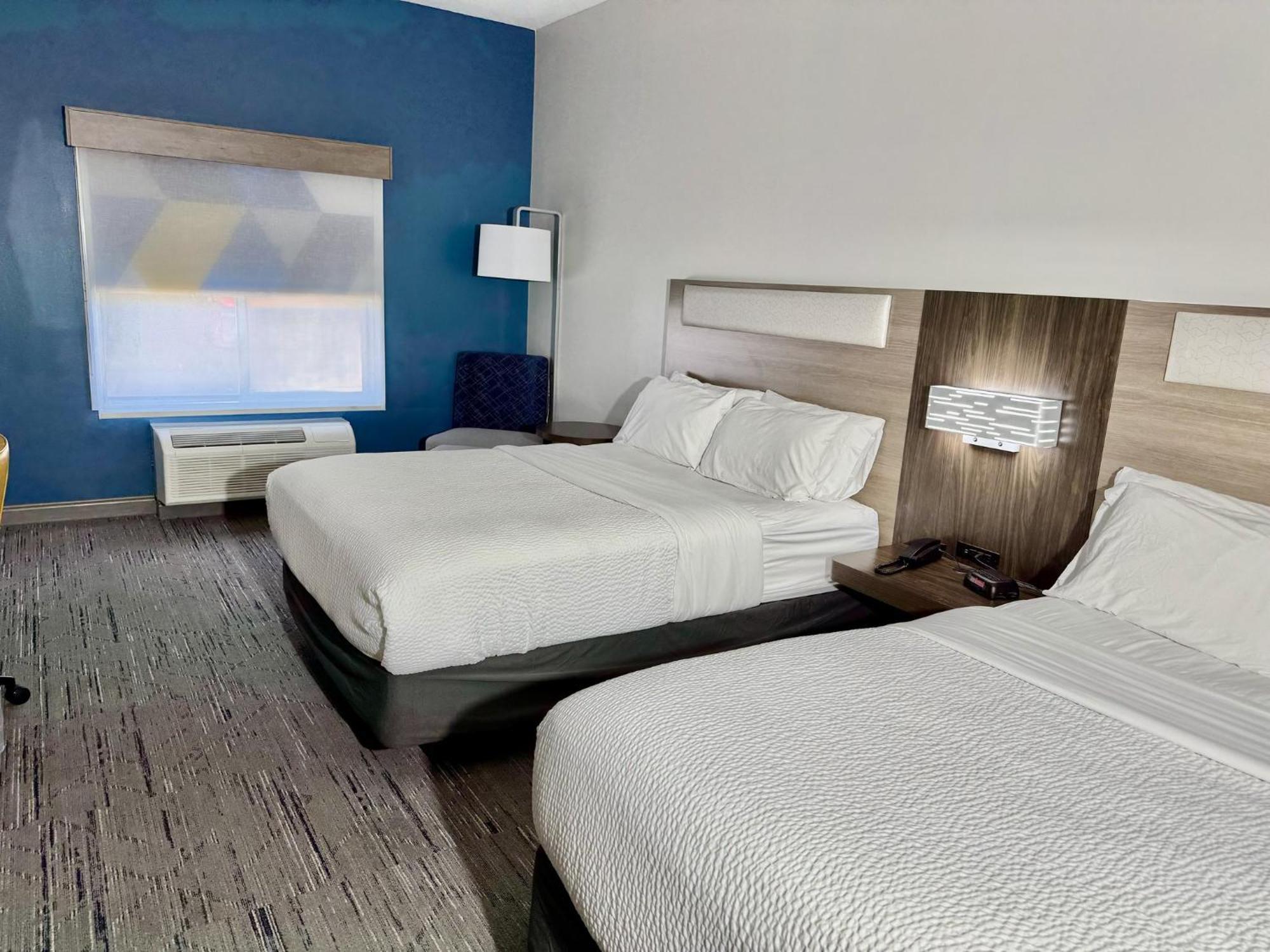 Holiday Inn Express & Suites North Topeka Luaran gambar
