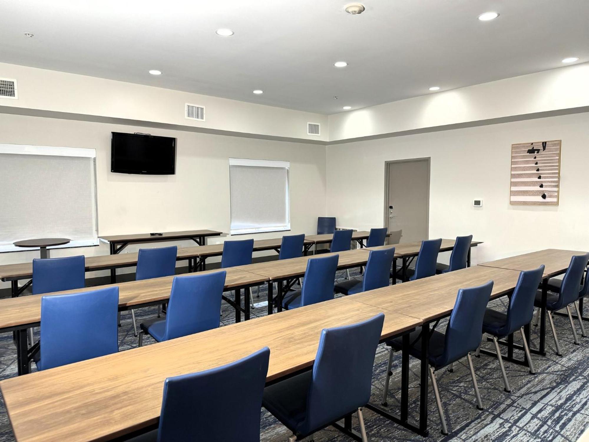 Holiday Inn Express & Suites North Topeka Luaran gambar