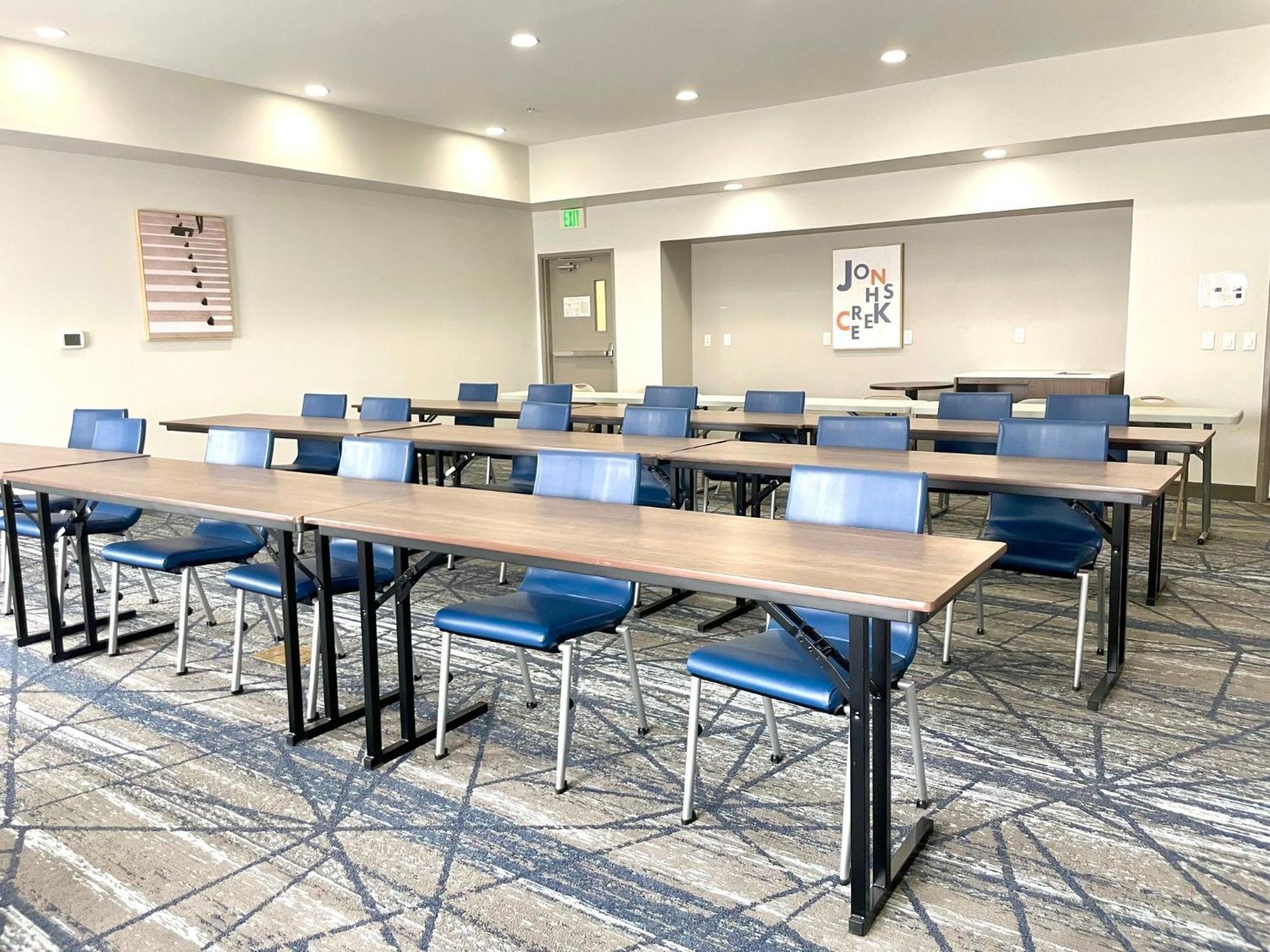 Holiday Inn Express & Suites North Topeka Luaran gambar
