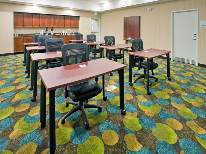 Holiday Inn Express & Suites North Topeka Luaran gambar